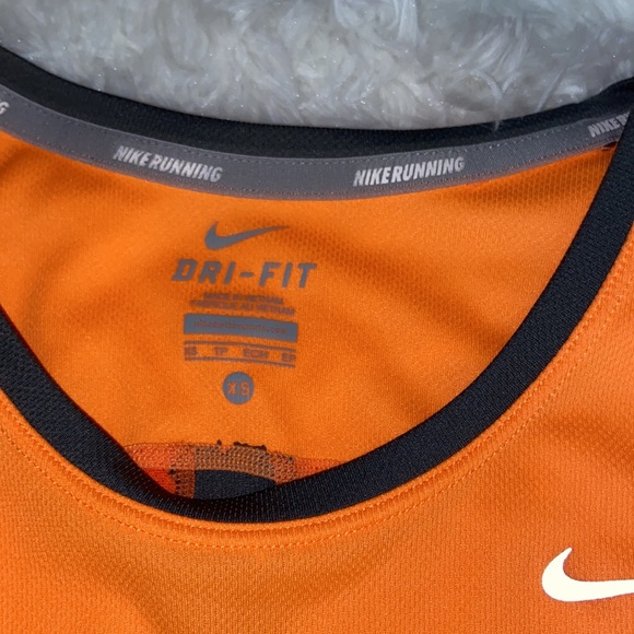 Nike running top - Picture 3 of 3